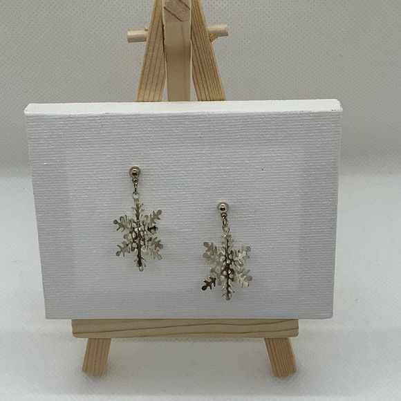 3 D Silver Tone Snowflake Earrings - Picture 1 of 4